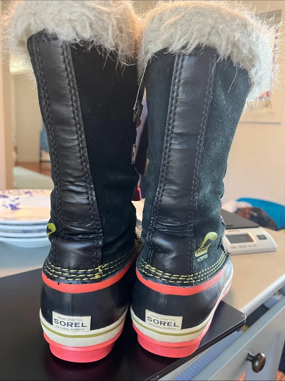 Sorel Joan of arc boots Sz 6
